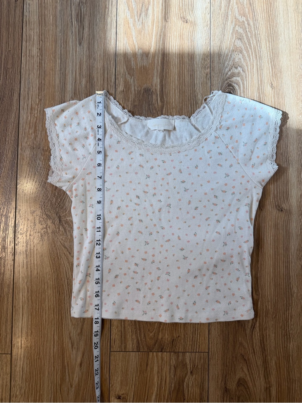 Cream Short Sleeve Crop Top with Pink Floral Print and Lace Trim